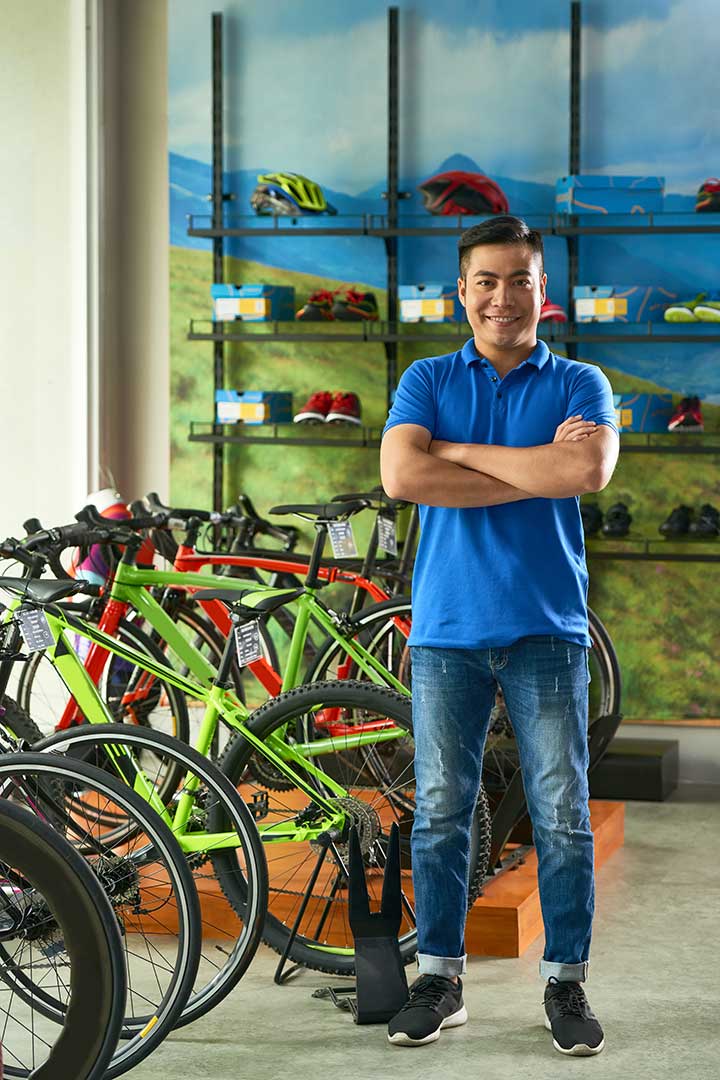 Los talleres de bicicletas ofrecen a sus clientes la venta de recargas electrónicas y pago de servicios en sus instalaciones